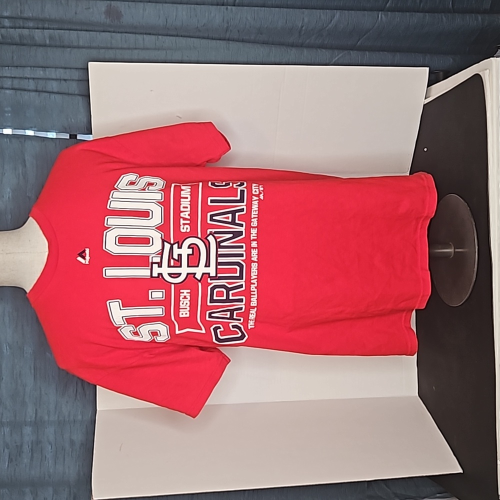NWOT ST.LOUIS RED Short sleeve T- Shirt.